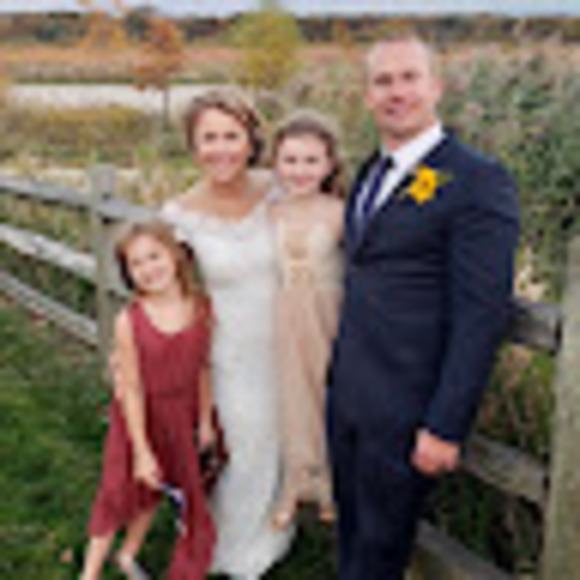 Meet your Posher, Danielle - Picture 1 of 1